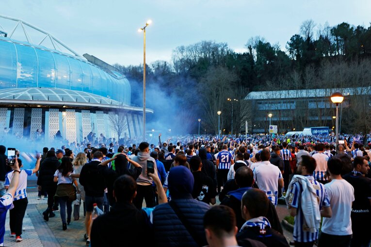 久保建英がELで味わった「先発落ち→敗退」での怒り・悲しみを撮った「タケ！と不調ソシエダサポが期待したが…」〈代表合流前にゴール〉(2)