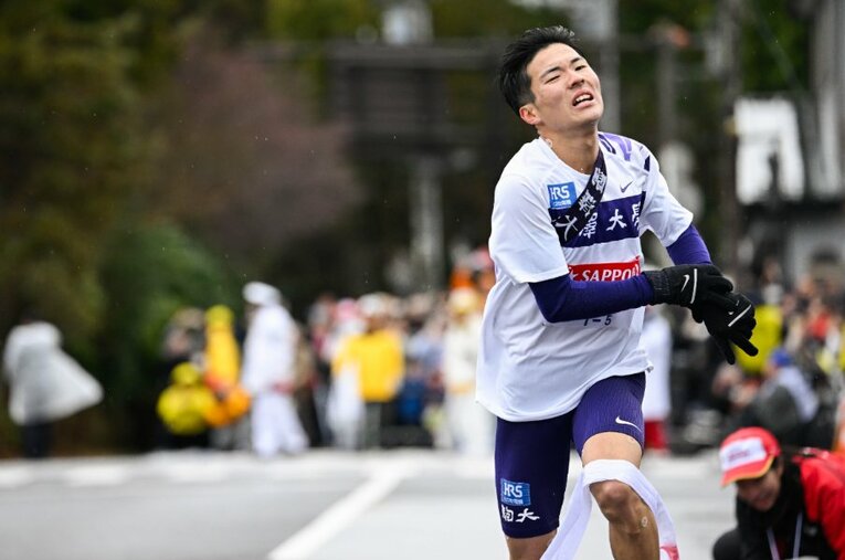 区間3位の力走も、青学大と2分38秒差の2位でゴールした駒澤大の5区・金子伊吹。連覇が確実視されていた最強校に一体、何が…？ ／ photograph by Nanae Suzuki