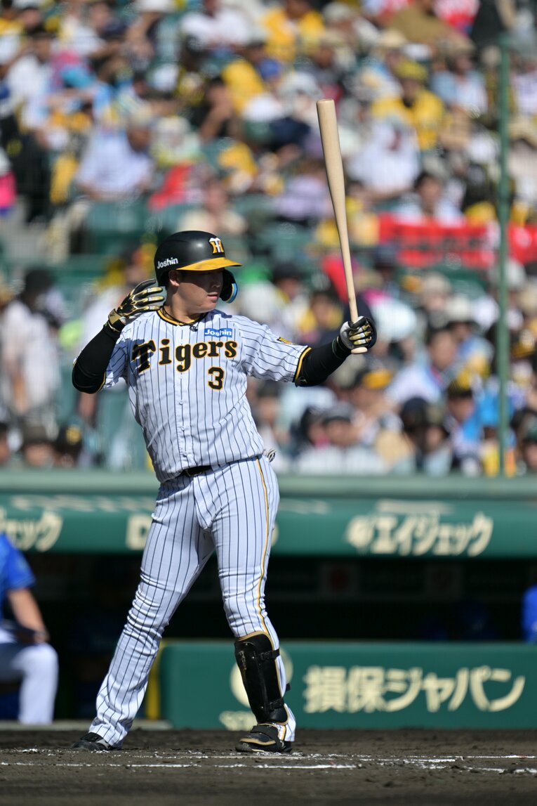 今季、全試合で阪神の4番に座った大山。大学時代と比べるとフィジカルアップが目立つ　©Hideki Sugiyama