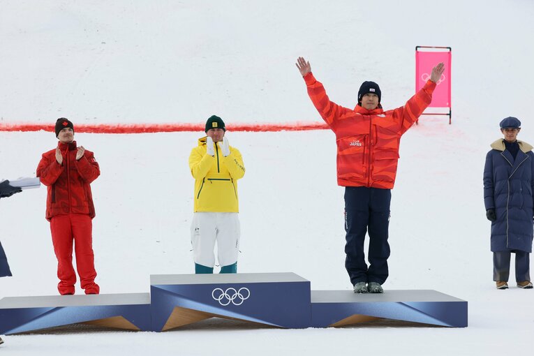 モーグル表彰式　©Kaoru Watanabe/JMPA