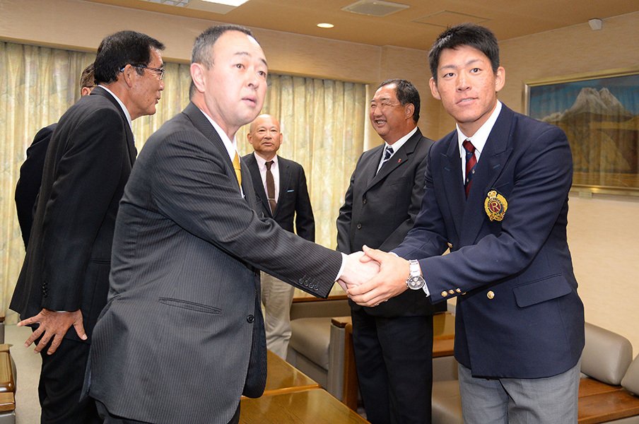 新シーズンの巨人はどうなる?堤辰佳GMに本音インタビュー敢行!<Number Web> photograph by NIKKAN SPORTS