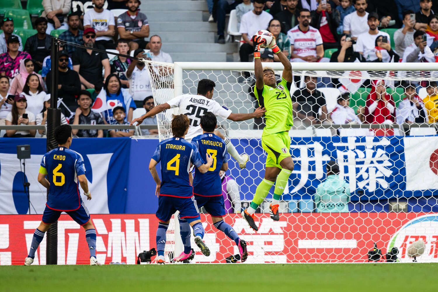 STVVで出場機会を得て、アジアカップで日本代表の正GKに抜擢された鈴木彩艶　©Getty Images