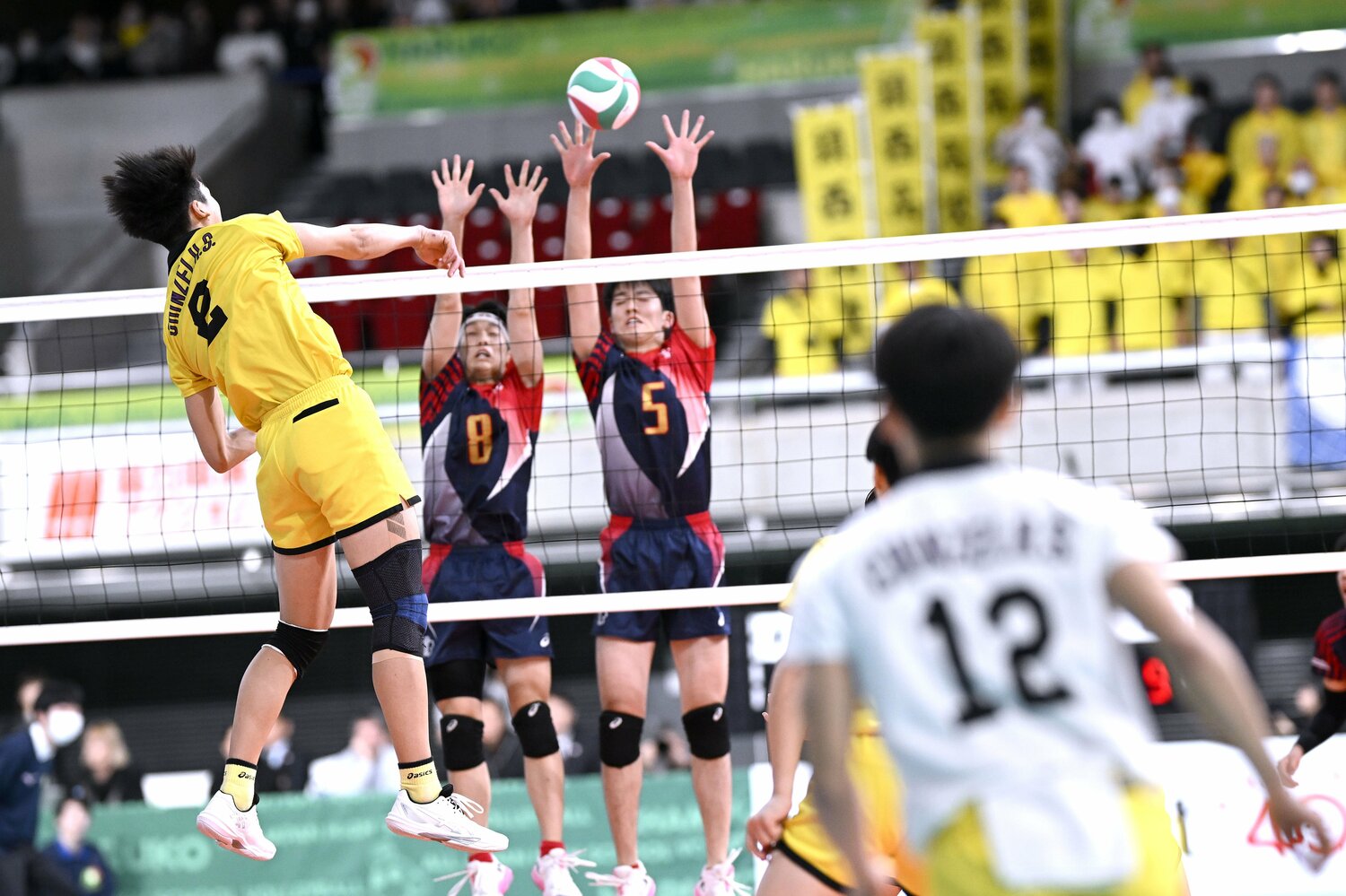 自身2度目の出場となった春高バレーの舞台でも抜群の跳躍力を披露した一ノ瀬　©︎Hiroyuki Nakamura