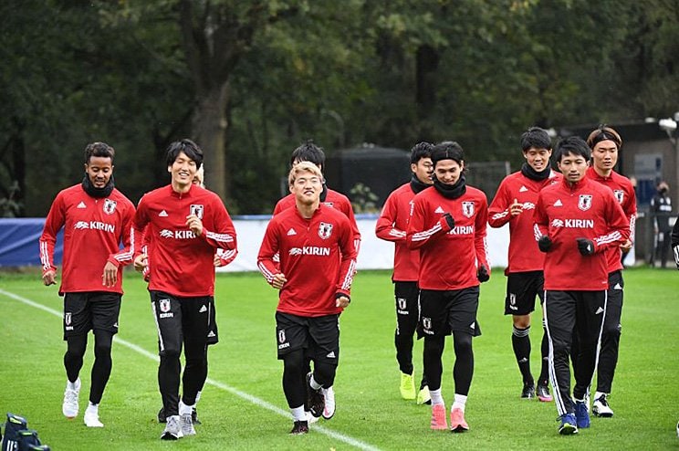 限られた時間の中でコミュニケーションを取る選手たち©JFA