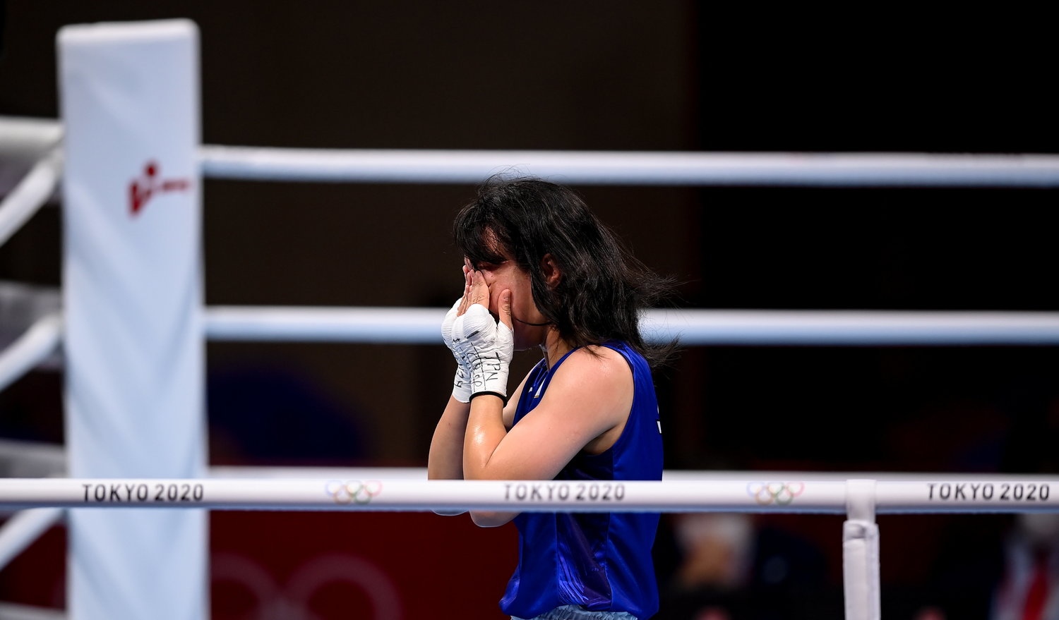 メダルを確定させた準々決勝マリアクラウディア・ネキツァ（ルーマニア）戦。緊張感から解き放たれ、涙を流した　©︎Getty Images