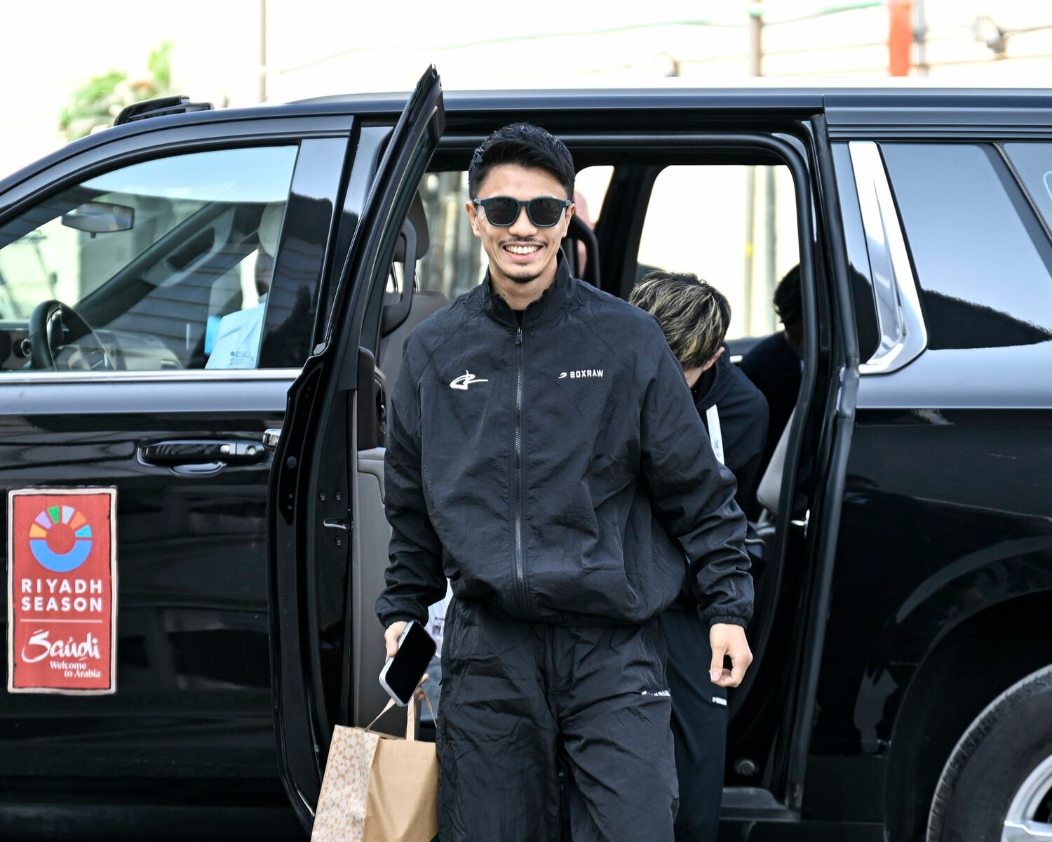 計量当日の26日、笑顔で会場入りする中谷潤人　©Hiroaki Finito Yamaguchi