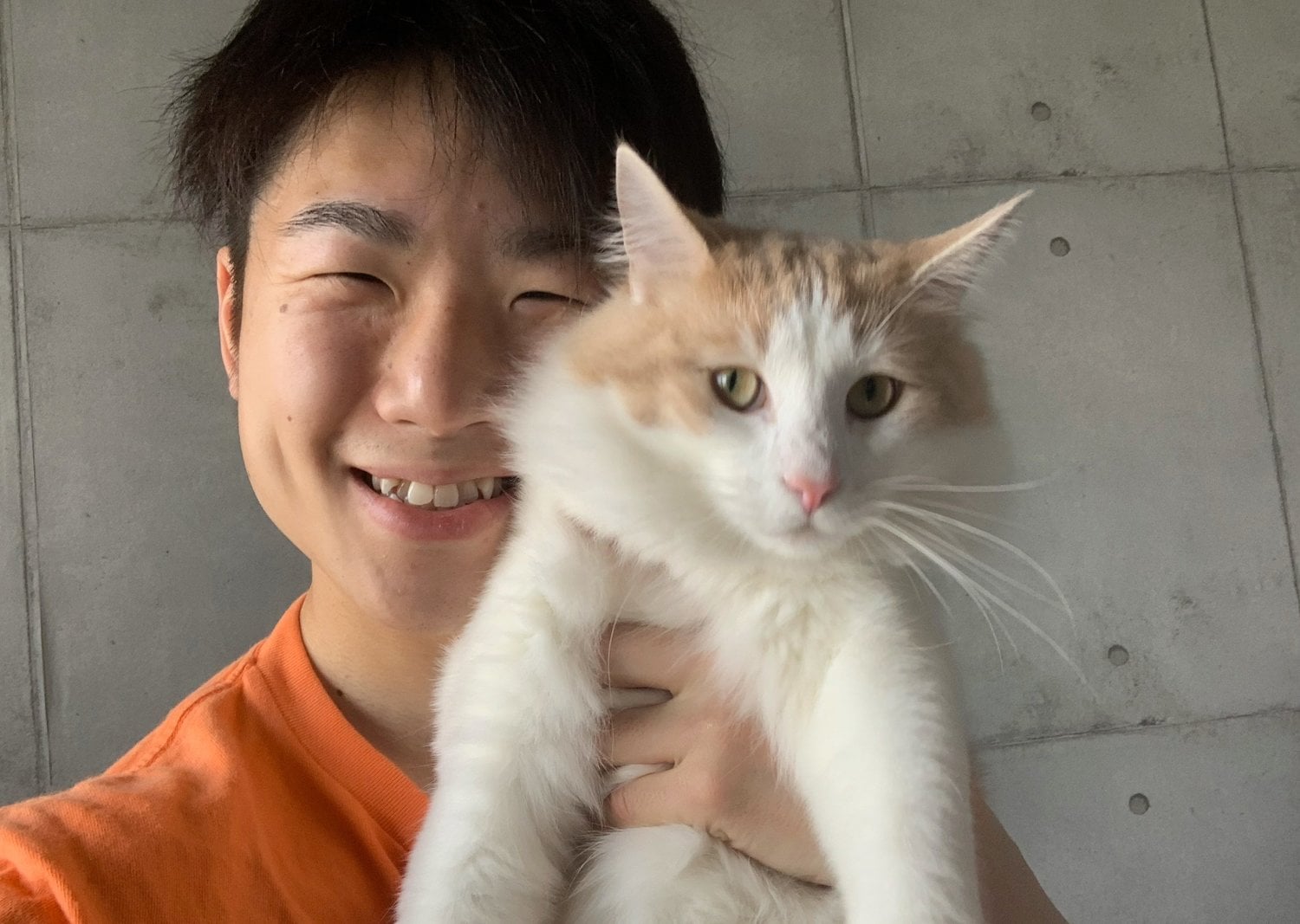 モフちゃんといるとこんなに笑顔になれる(本人提供)