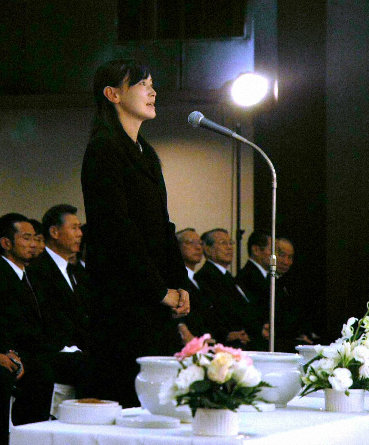 森千夏さんの葬儀で弔辞を読む池田久美子