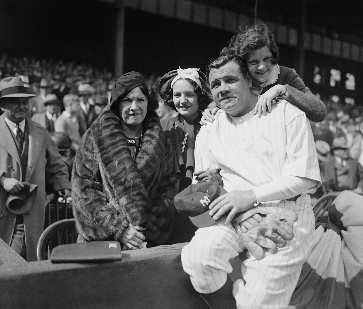 ルースの2番目の妻クレア（写真左）、娘のジュリア（左から2番目）とドロシー（右）　©Getty Images