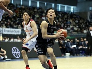 今季は東海大でプレーしつつ、特別指定選手として横浜ビー・コルセアーズでもプレーした河村。16試合に出場し平均21.16分プレー、6.0得点、3.4アシスト