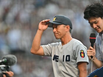 今夏の甲子園で気づいた“新たな監督トレンド”とは？ 慶應高「エンジョイ・ベースボール」から1年…躍進した若手指揮官たちの「ある共通点」＜Number Web＞ photograph by Hideki Sugiyama