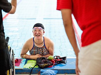 パラ水泳・成田真由美。現役を続ける理由と東京2020への思いを修造に語る。＜Number Web＞ photograph by Yuki Suenaga