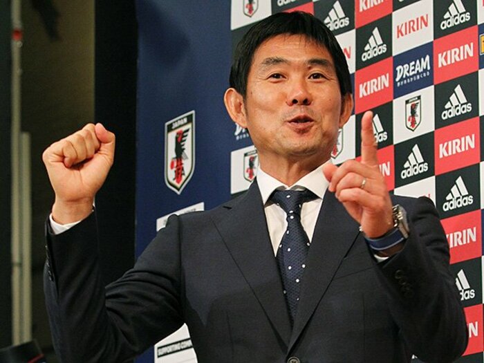 代表監督とSMAP解散の報道は同じ？スポーツ紙を動かすのは誰なのか。＜Number Web＞ photograph by Shigeki Yamamoto