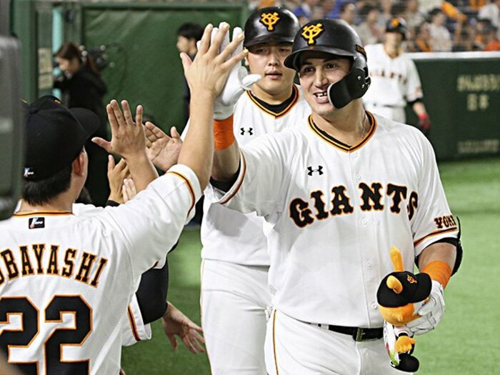 「右脇に女性を抱くように待て！」巨人・ゲレーロを復活させた名伯楽。＜Number Web＞ photograph by KYODO