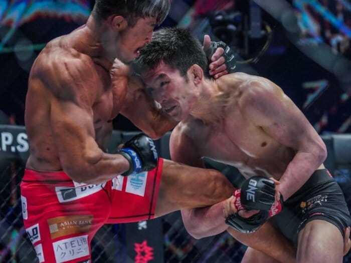 「那須川天心や武尊とは違うんですよ、僕は」青木真也が因縁の秋山成勲に大逆転KO負け…帰国して語った本音とこれから「50歳になっても」＜Number Web＞ photograph by ONE Championship