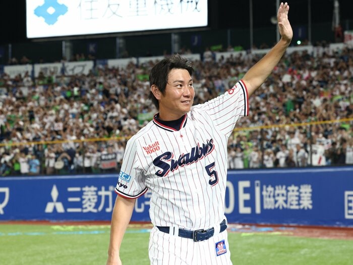 「ウチに来る可能性は低いと思った」ヤクルト一筋20年で今季引退…元首位打者が「和歌山の公立高校」を選んだ“意外なワケ”は？ 恩師が語る当時の秘話＜Number Web＞ photograph by JIJI PRESS