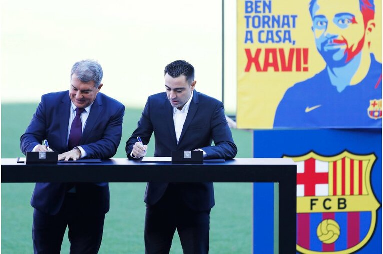 シャビ新監督41歳は暗黒バルサを救えるか 《メッシとの黄金連係・涙を撮ったカメラマン》が就任会見・初采配に見た“希望”とは(8)