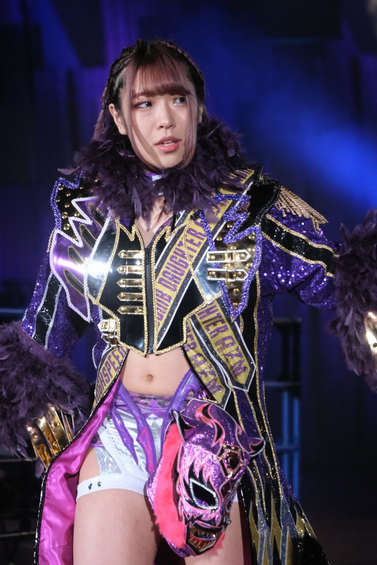 2代前のチャンピオンで、“高速爆弾娘”の異名も取るAZM