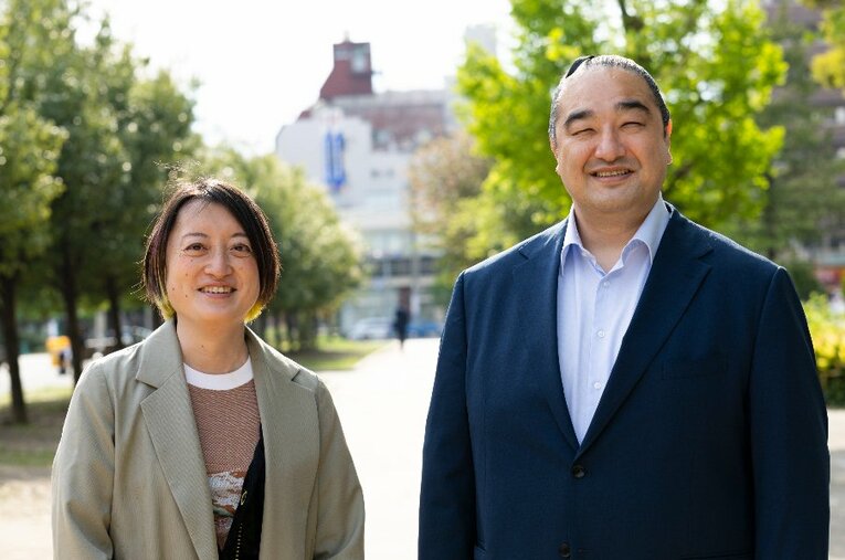 好角家のコラムニスト・能町みね子さんと元安美錦・安治川親方。断髪式を前に、ともに昭和53年度生まれの“同級生”の対談が実現した ／ photograph by Tomosuke Imai