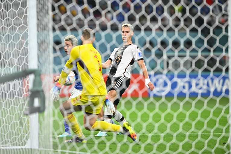 浅野拓磨の逆転ゴールの連続写真（8枚目／全9枚）©Takuya Kaneko/JMPA