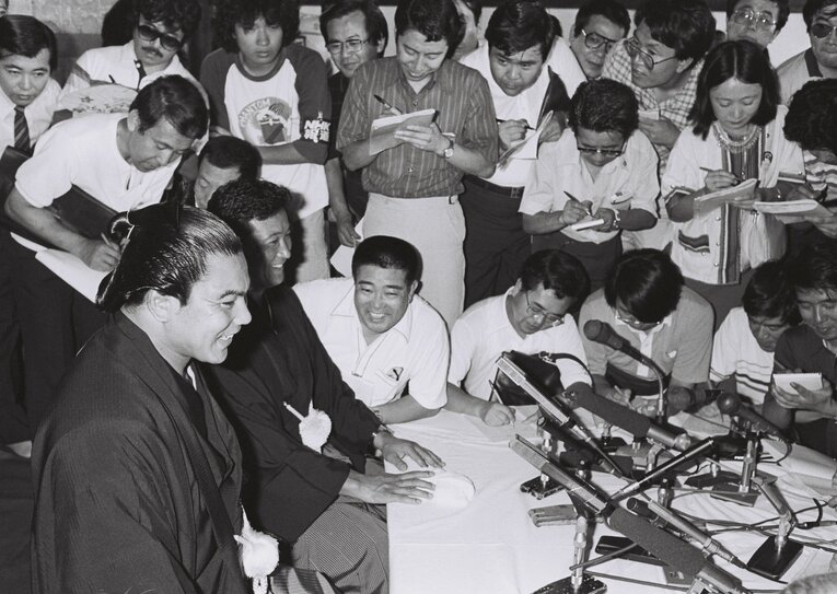 横綱昇進の記者会見　©BUNGEISHUNJU