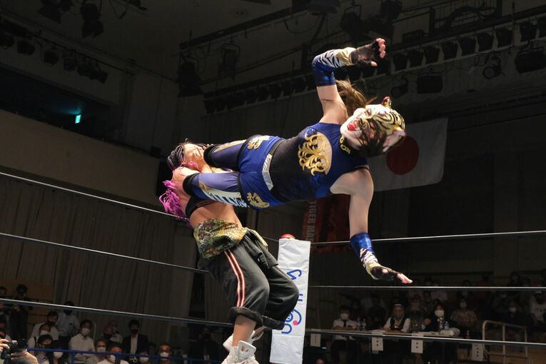 「はっきり言って、初代タイガーマスクのクローン」 《タイガー・クイーン》衝撃デビューに佐山聡も「思った以上の合格点」(14)