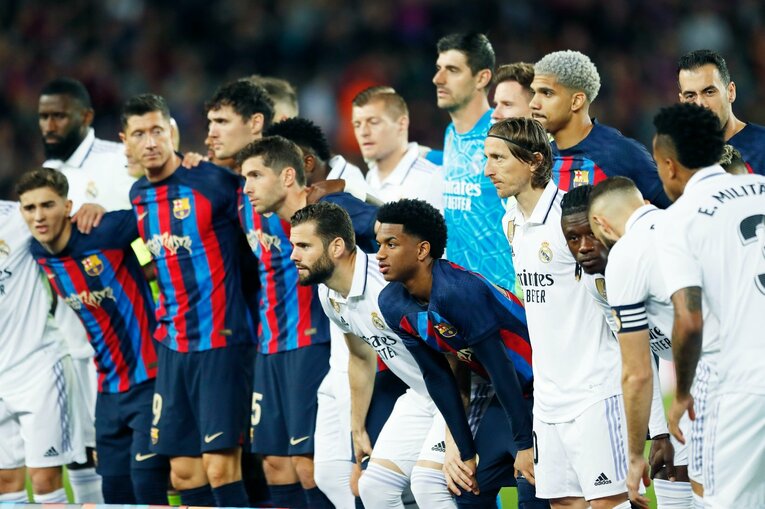 「バルサがメッシ退団後初のリーガ制覇」間近なクラシコの“喜びと憎しみ、一瞬のリスペクト”を撮った「18歳ガビが倒れたレアルDFを…」(11)