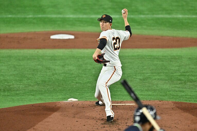 開幕戦で登板した戸郷将征は5回4失点を喫した。エースとして期待されるも今季はここまで2勝6敗、防御率5.24と調子が上がらず...  ©︎Hideki Sugiyama