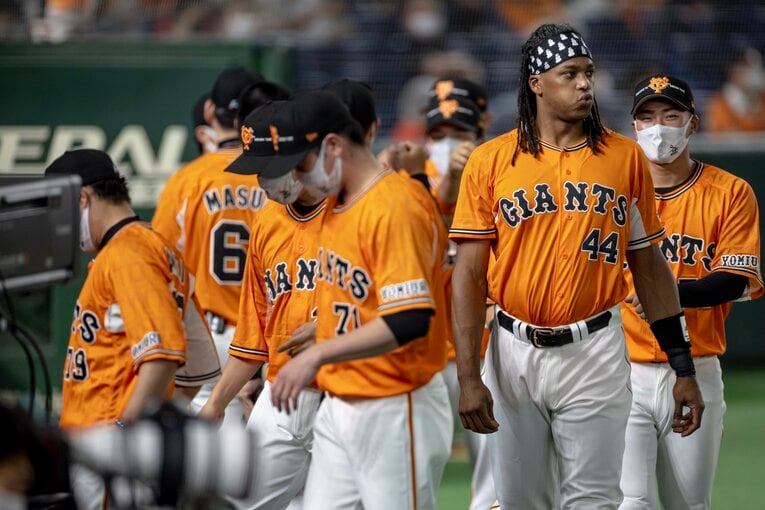 涼しげなドレッドヘアがトレードマークのウォーカー　©Kichi Matsumoto 