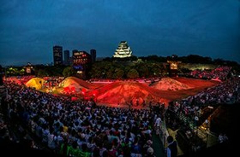 大阪城西の丸庭園に設置された特設コース。日本初となるRed Bull X-Fightersが開催された。 