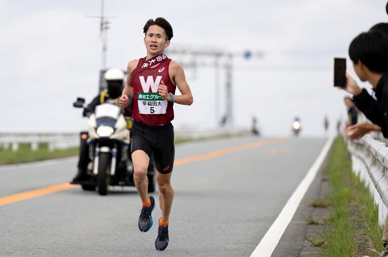 11月の全日本大学駅伝で7区を務めた山口智規。今季は駅伝主将としてチームを牽引する ／ photograph by Shiro Miyake