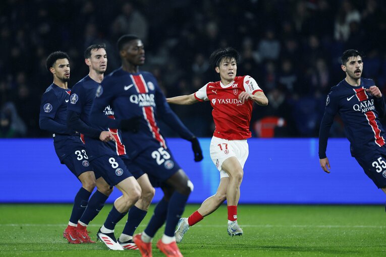 激しいマークの中、積極的にシュートを放った敬斗　©Daisuke Nakashima