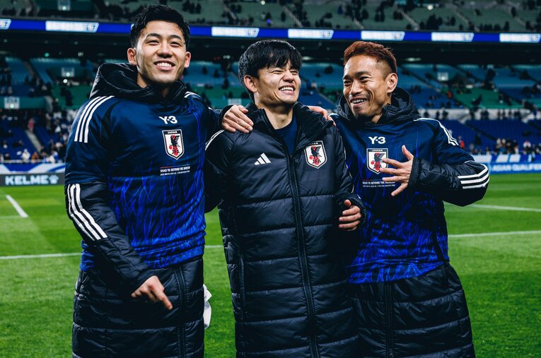 遠藤、長友と楽しそうな久保　©Kiichi Matsumoto