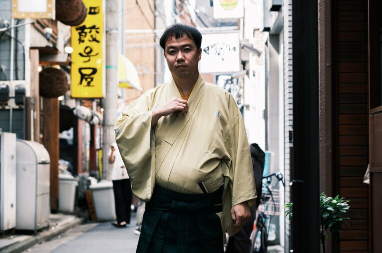 2022年のNHK新人落語大賞を受賞した立川吉笑。伝統芸能の世界で「落語界のM-1」とも言える賞を獲るためにどんな策を練ったのか ／ photograph by Atsushi Hashimoto