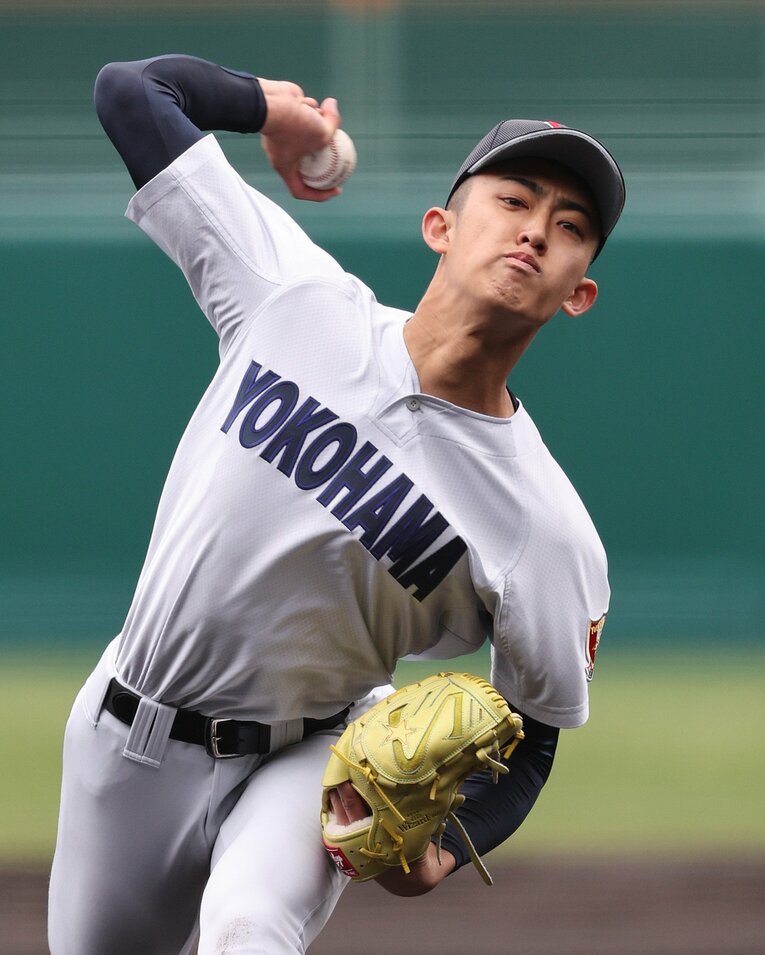 2年生ながら150キロを超える豪速球を披露した横浜の織田　©JIJI PRESS