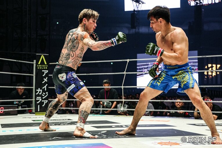 『超RIZIN.5』平本蓮vs.カルシャガ・ダウトベック　©RIZIN FF