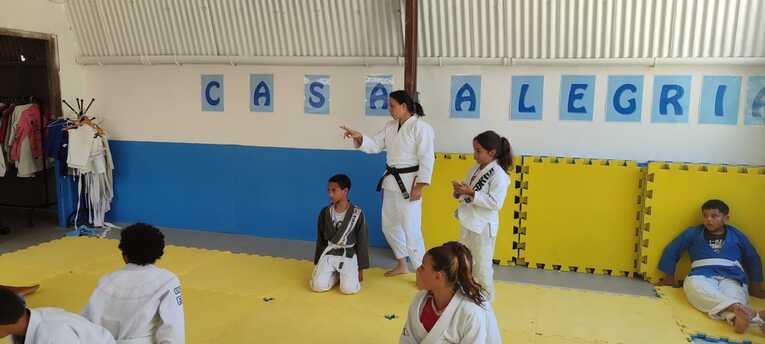 「ヒクソン・グレーシーとも親交があるんだ」日本人女性指導者が在籍…ブラジル柔道NGOの愛がスゴい「JUDOの哲学、精神性に魅せられた」(13)