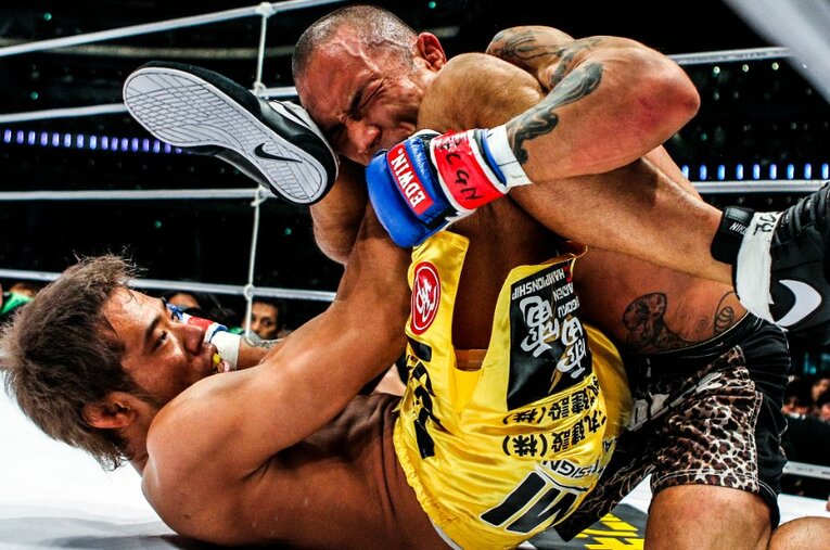 2009年の大晦日、山本“KID”徳郁に勝利した金原正徳。しかし格闘技人気が下火になっていたこともあり、スターダムに駆け上がることはなかった ／ photograph by Susumu Nagao