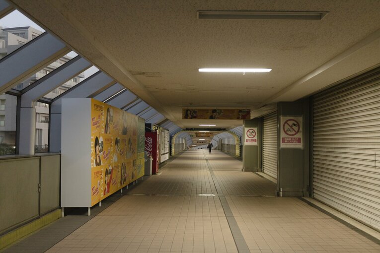 府中本町駅横の競馬場までの通路