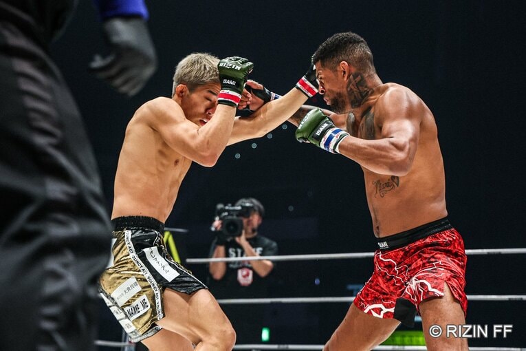 秋元強真vs.パッチー・ミックス　©RIZIN FF