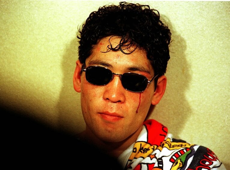 3度の世界戦でヒルベルト・セラノに敗れサングラスの奥から血の涙を流す坂本博之　©Koh Tanaka