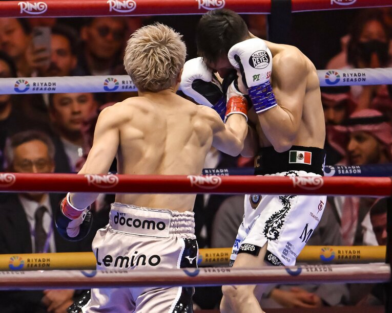 井上尚弥の右アッパー　©Hiroaki Finito Yamaguchi