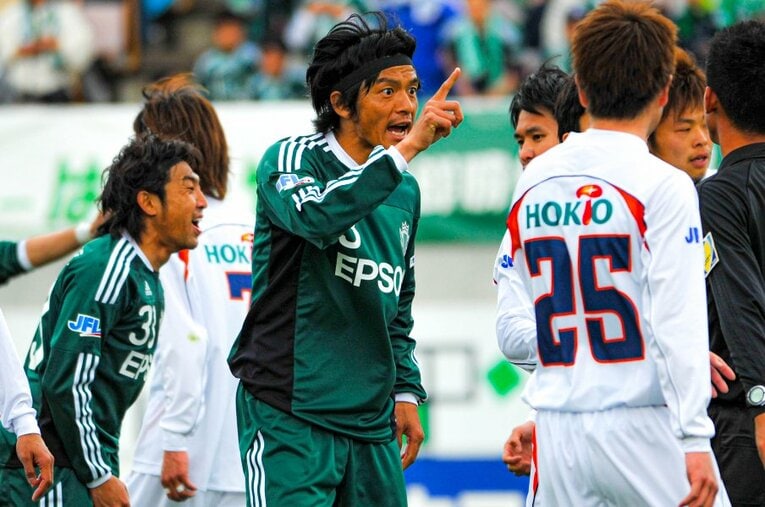 故・松田直樹が出場した2011年4月30日の信州ダービー。同試合ではホームの松本山雅FCが劇的な逆転勝利を収めた ／ photograph by Tetsuichi Utsunomiya