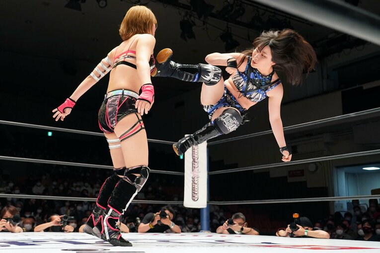 「もし双子じゃなかったら…」“スターダムの女子高生3姉妹”の末妹・妃南15歳に聞く「姉たちに伝えたいこと」《特別グラビア》(36)