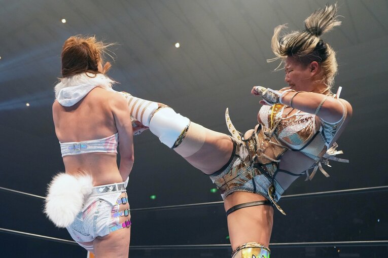 渡辺桃の強烈なハイキック©Essei Hara