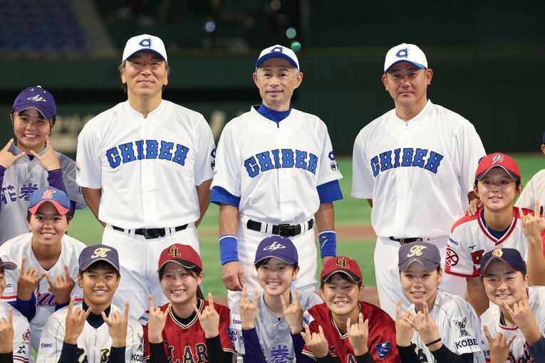 9月23日、高校女子野球選抜との試合にて　©JIJI PRESS