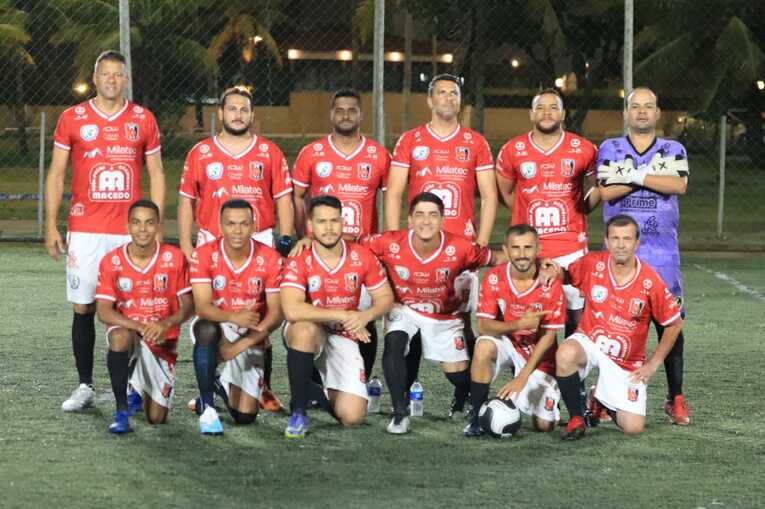 週2回、友人たちと7人制フットボールを楽しむ。チーム名は「ウラワ・レッズ」。もちろん彼が命名した　©Hiroaki Sawada