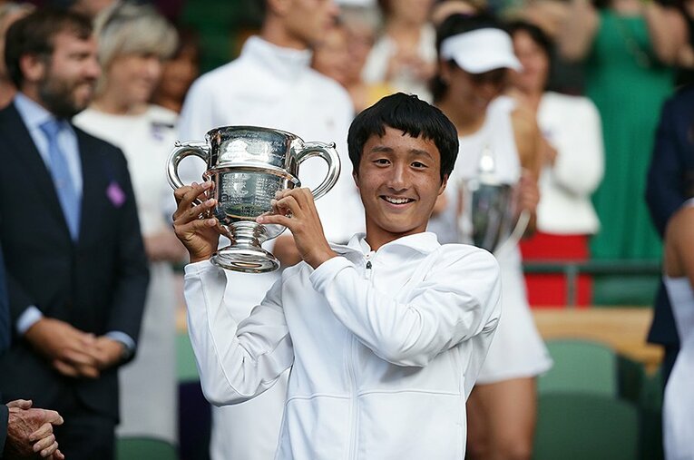 望月慎太郎 ／ photograph by Hiromasa Mano