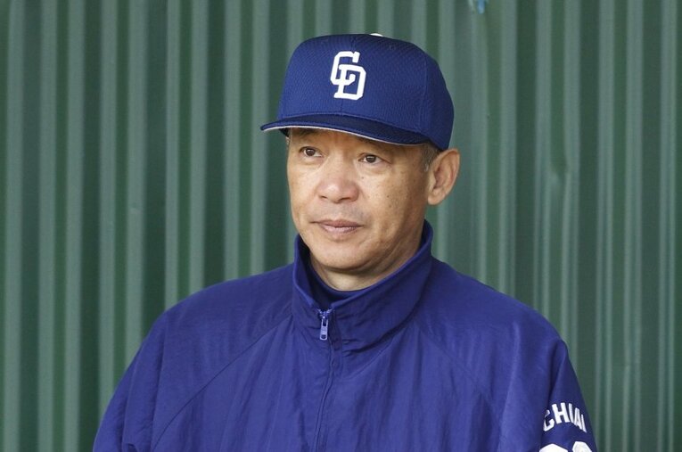 落合博満監督が鈴木孝政を二軍投手コーチに配置転換したとされている。あの噂の真相とは ／ photograph by Tabun Matsuzono