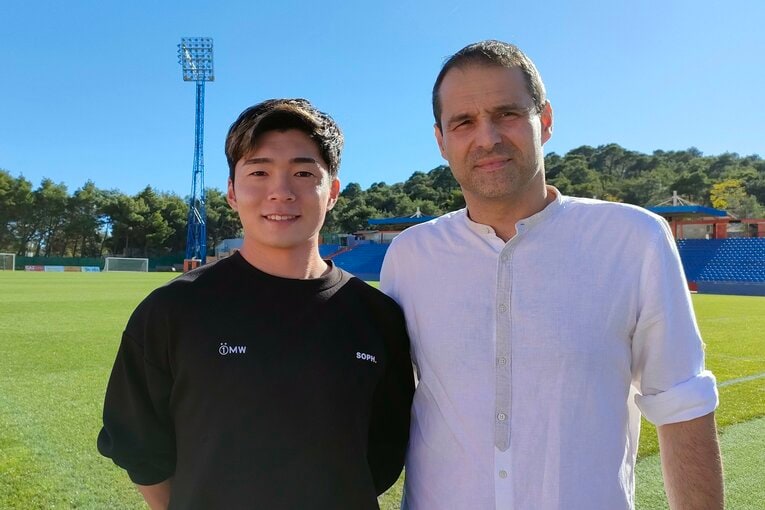 スポーツディレクターのダリオ・ダバツと　©Yasuyuki Nagatsuka